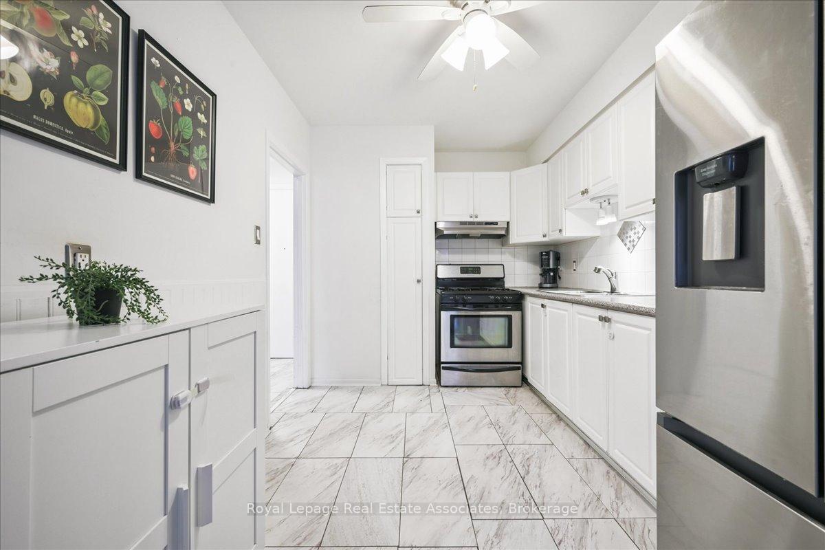 1230 Gripsholm Road 17, Mississauga, ON L4Y 2G9