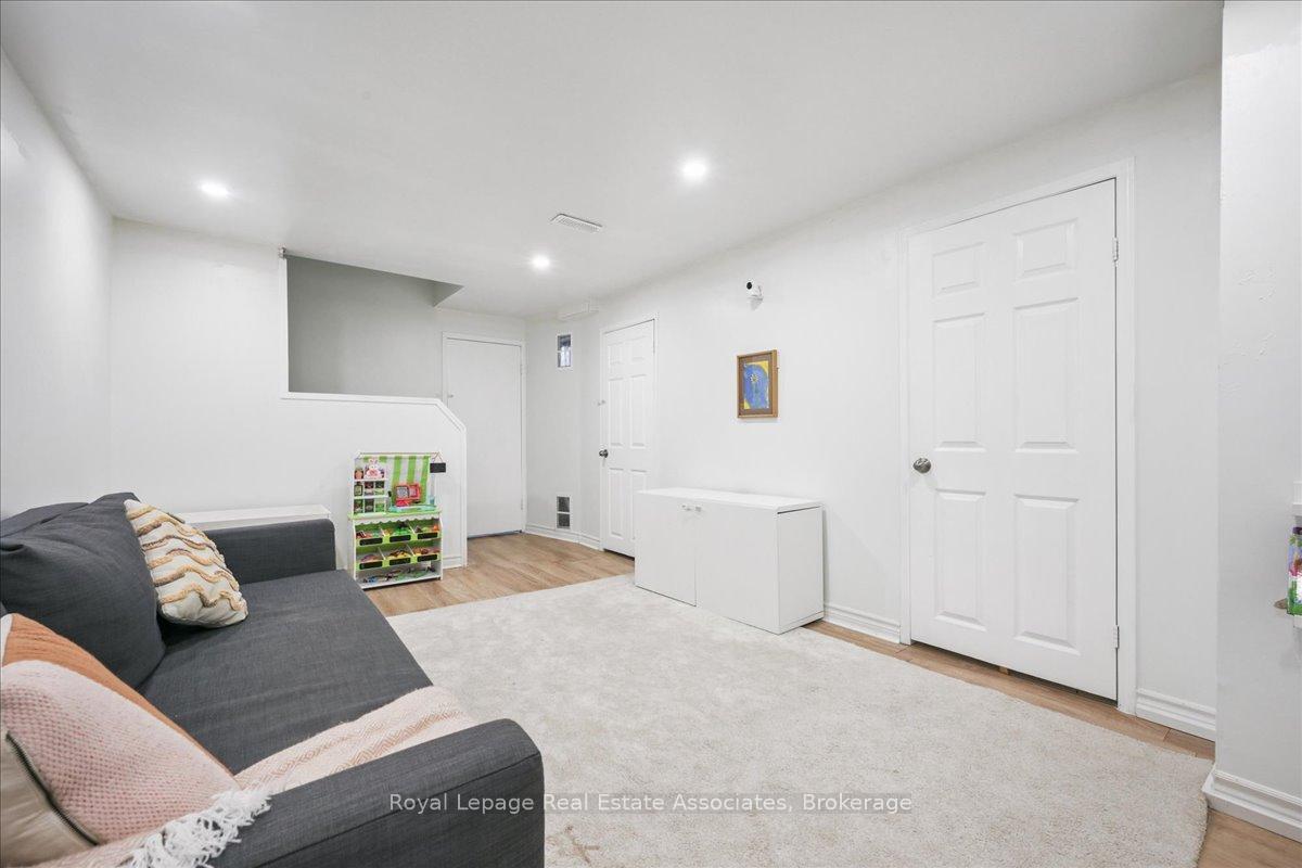 1230 Gripsholm Road 17, Mississauga, ON L4Y 2G9