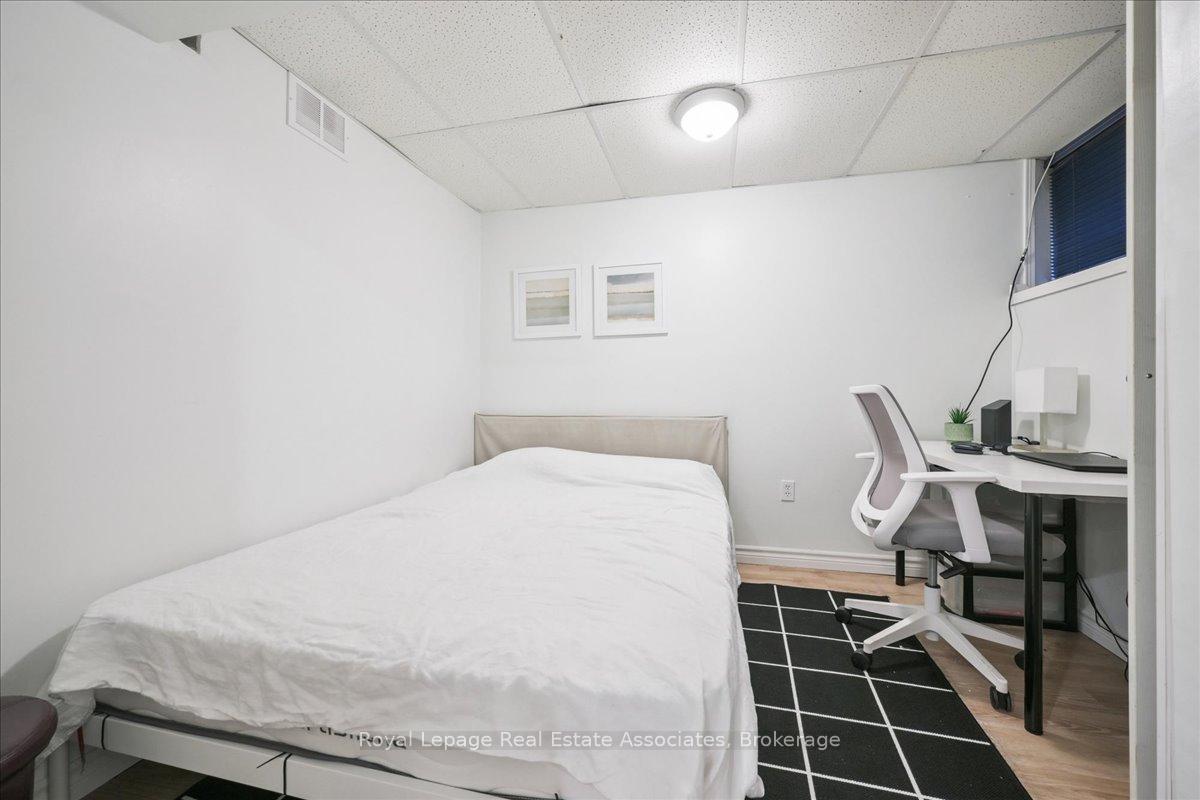 1230 Gripsholm Road 17, Mississauga, ON L4Y 2G9