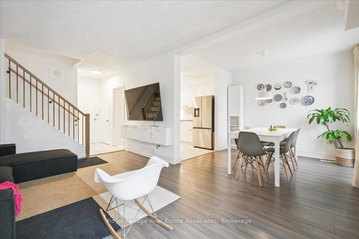 1230 Gripsholm Road 17, Mississauga, ON L4Y 2G9