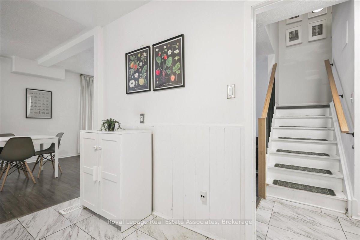 1230 Gripsholm Road 17, Mississauga, ON L4Y 2G9