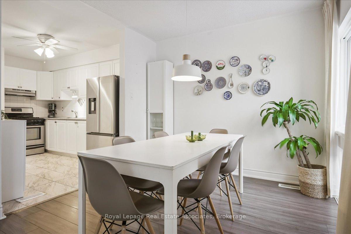 1230 Gripsholm Road 17, Mississauga, ON L4Y 2G9