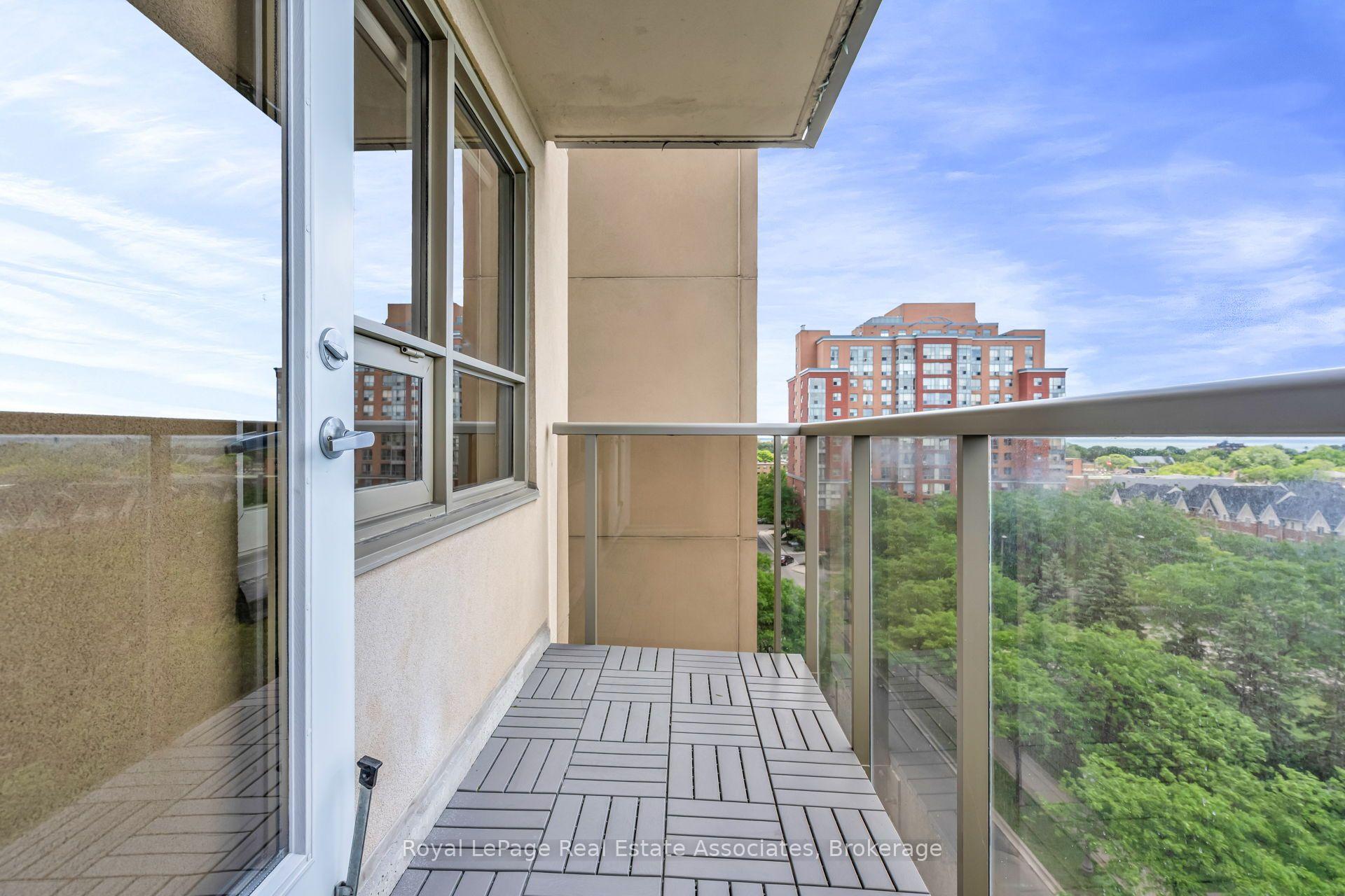 4 Elsinore Path 706, Toronto Unit: 706