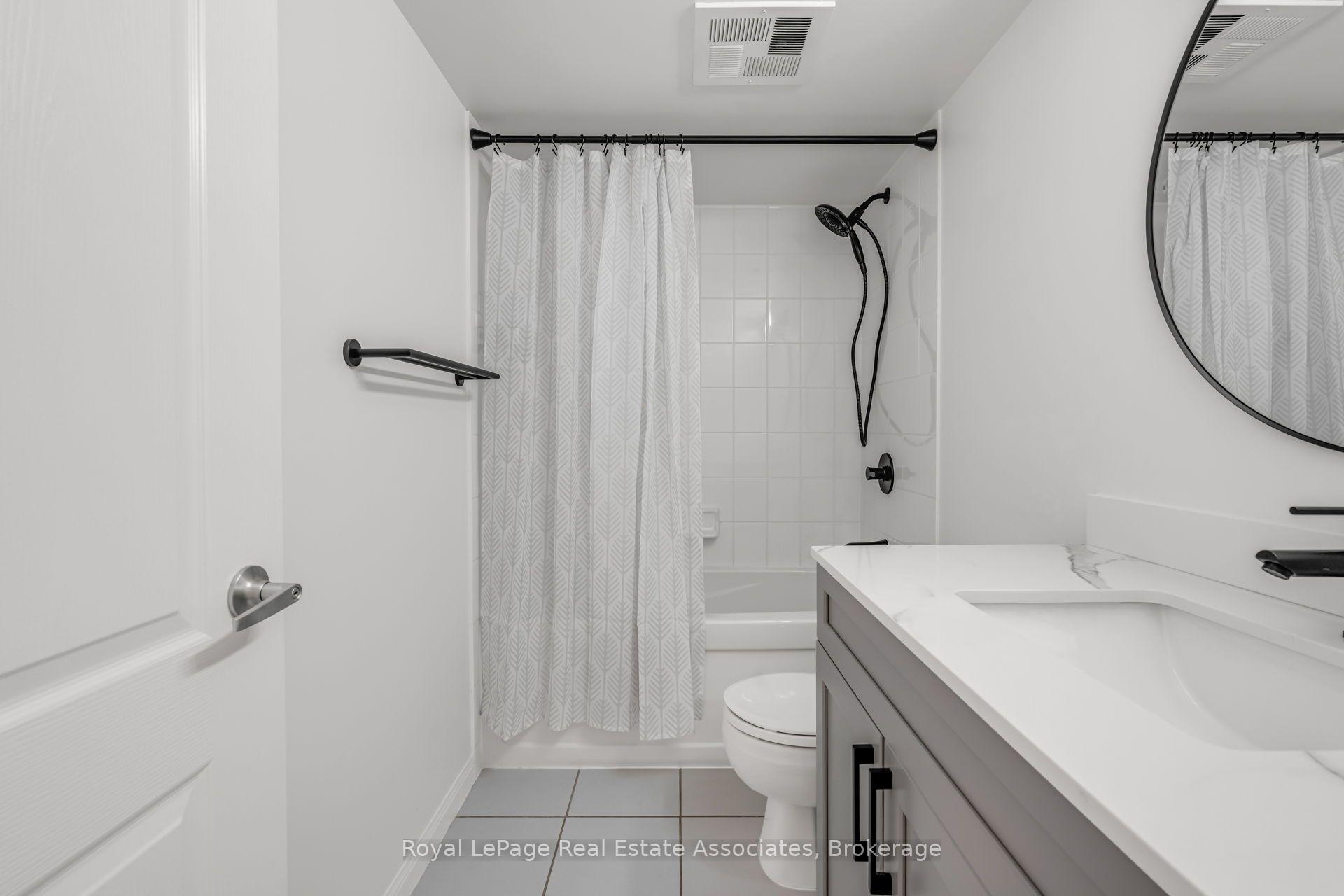 4 Elsinore Path 706, Toronto Unit: 706