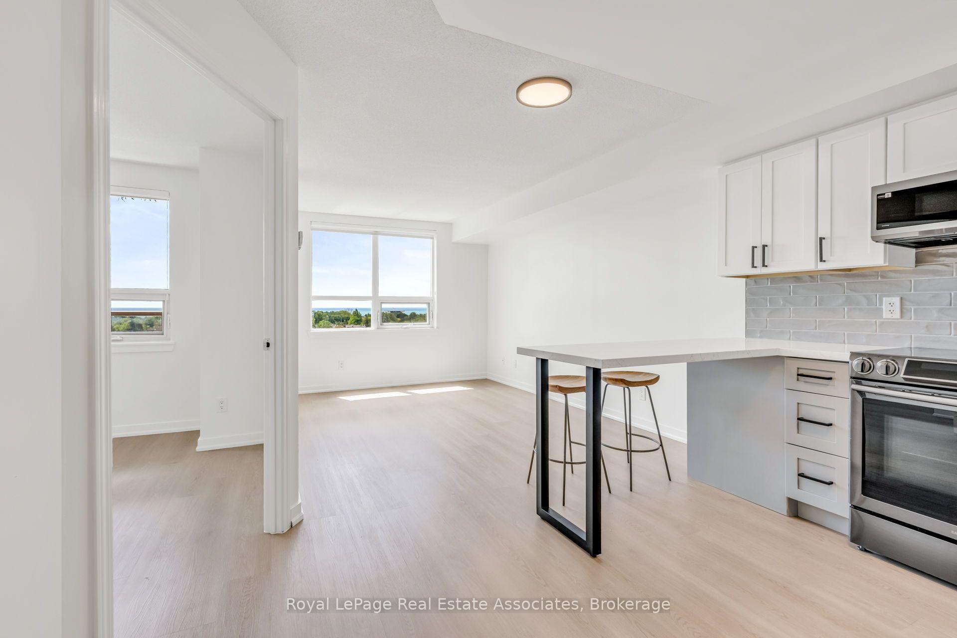 4 Elsinore Path 706, Toronto Unit: 706