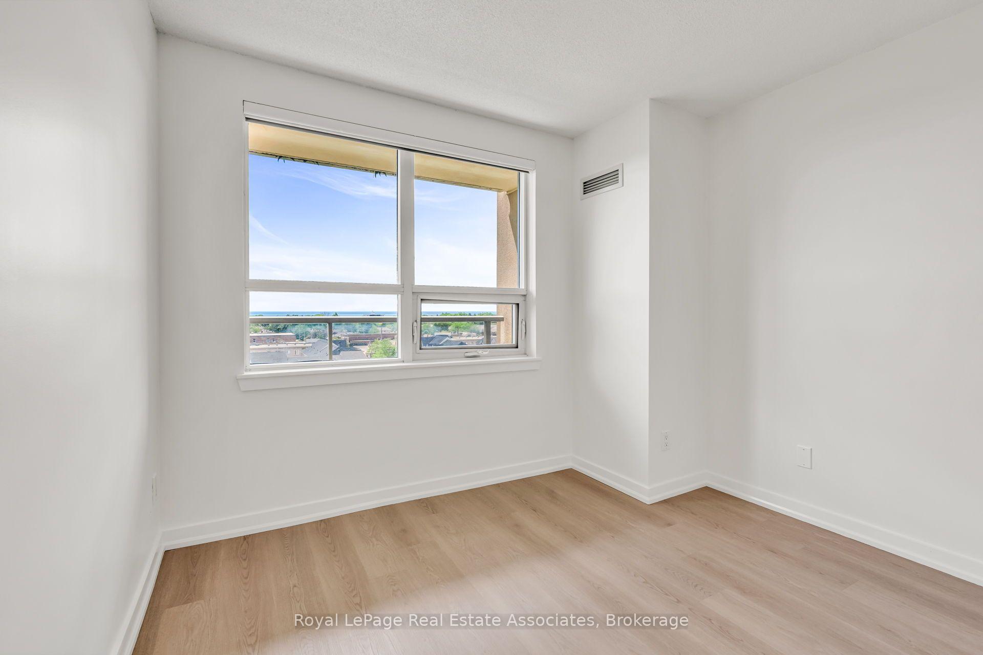 4 Elsinore Path 706, Toronto Unit: 706