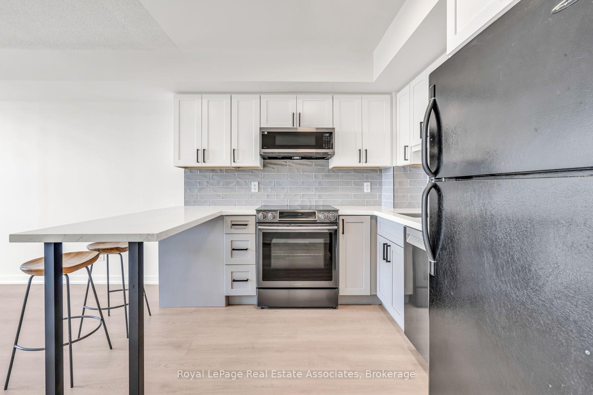 4 Elsinore Path 706, Toronto Unit: 706