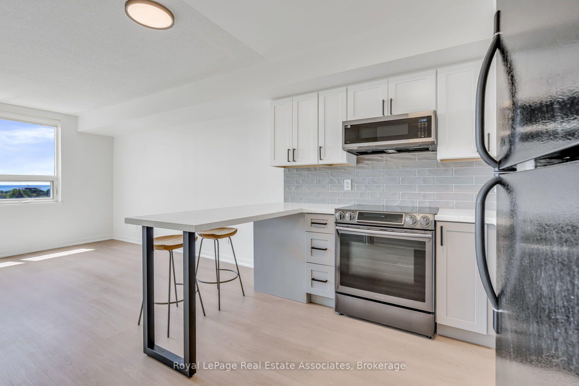4 Elsinore Path 706, Toronto Unit: 706
