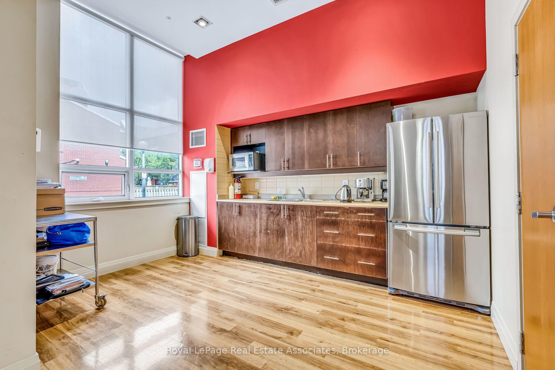 4 Elsinore Path 706, Toronto Unit: 706