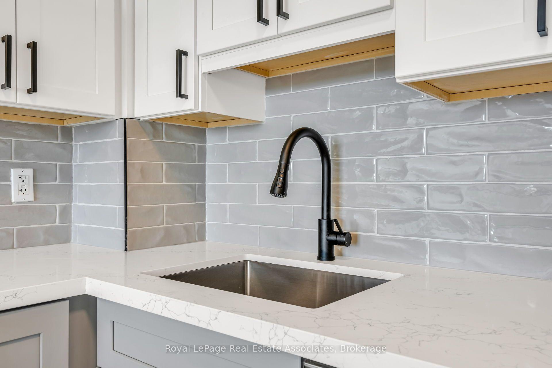 4 Elsinore Path 706, Toronto Unit: 706