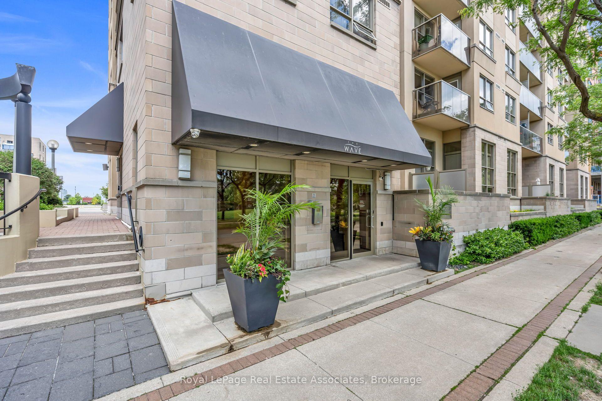 4 Elsinore Path 706, Toronto Unit: 706