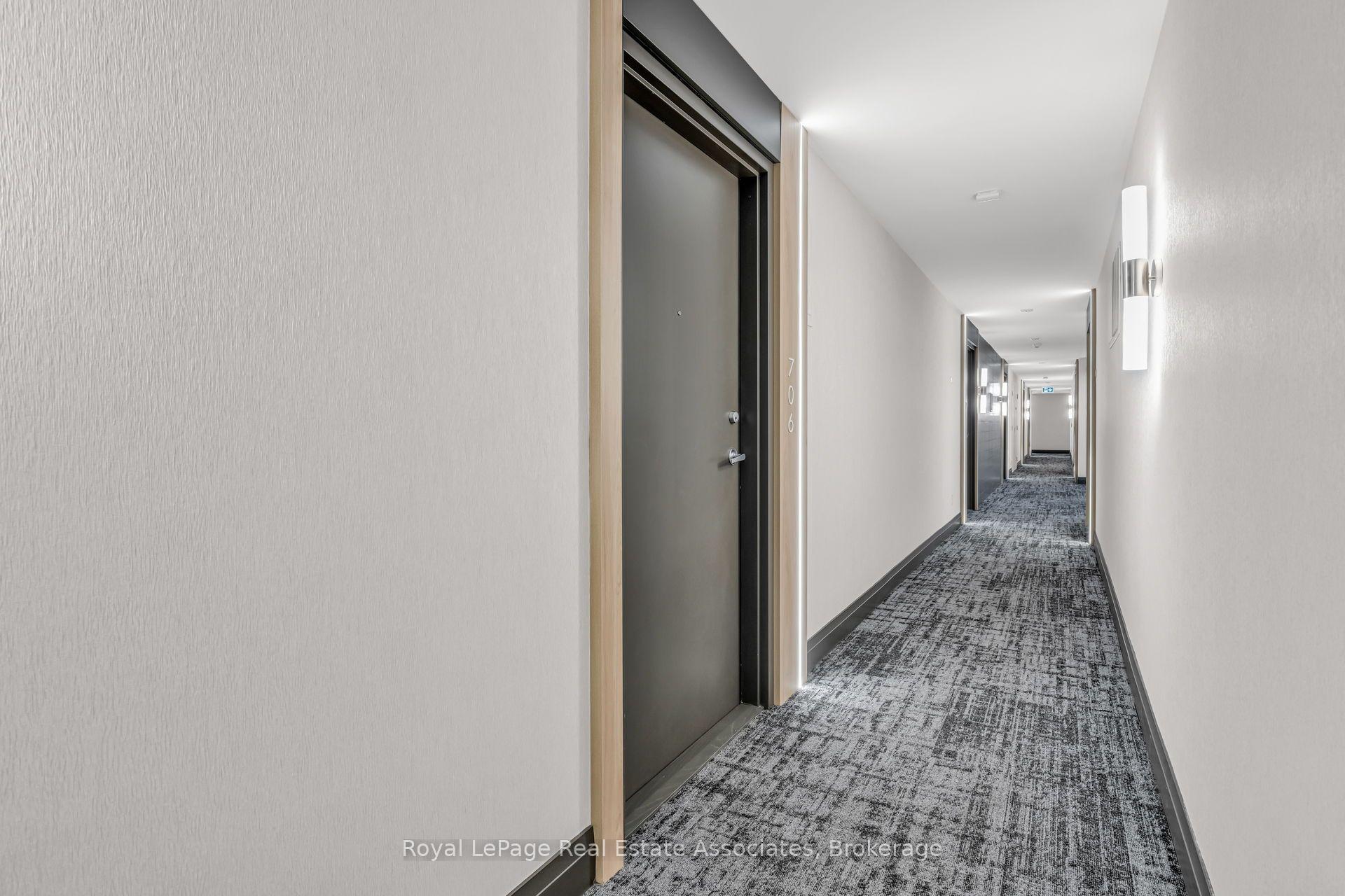 4 Elsinore Path 706, Toronto Unit: 706