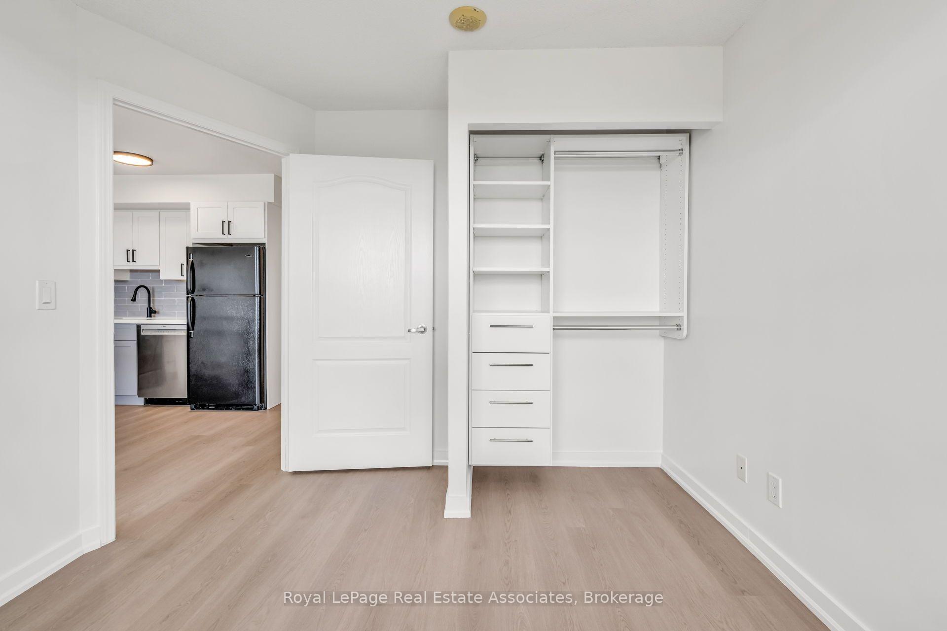 4 Elsinore Path 706, Toronto Unit: 706