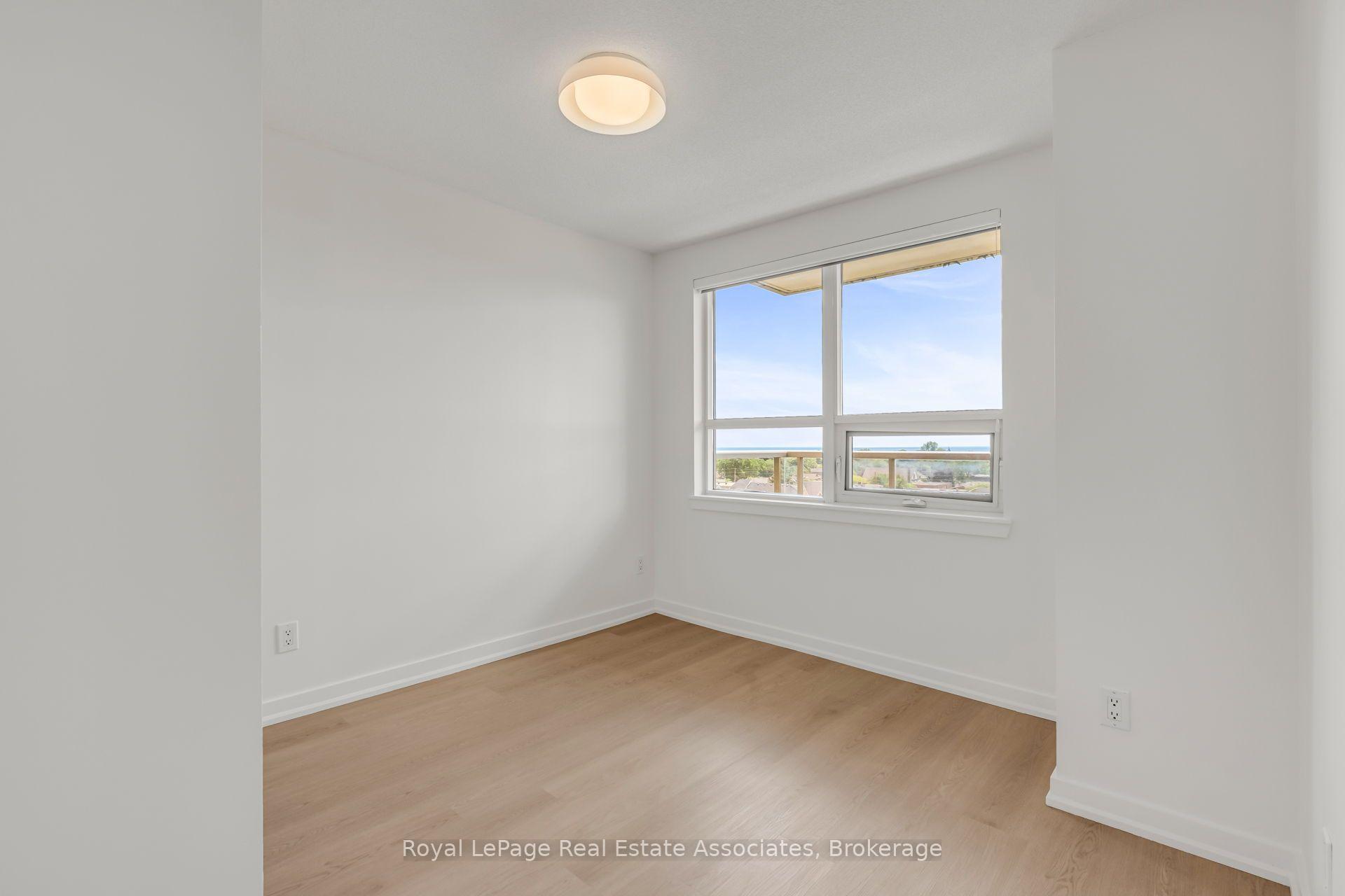 4 Elsinore Path 706, Toronto Unit: 706