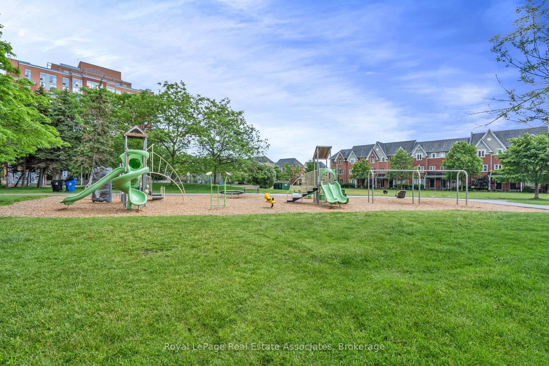 4 Elsinore Path 706, Toronto Unit: 706