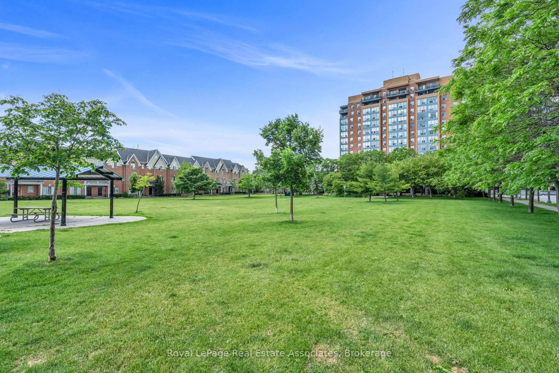 4 Elsinore Path 706, Toronto Unit: 706