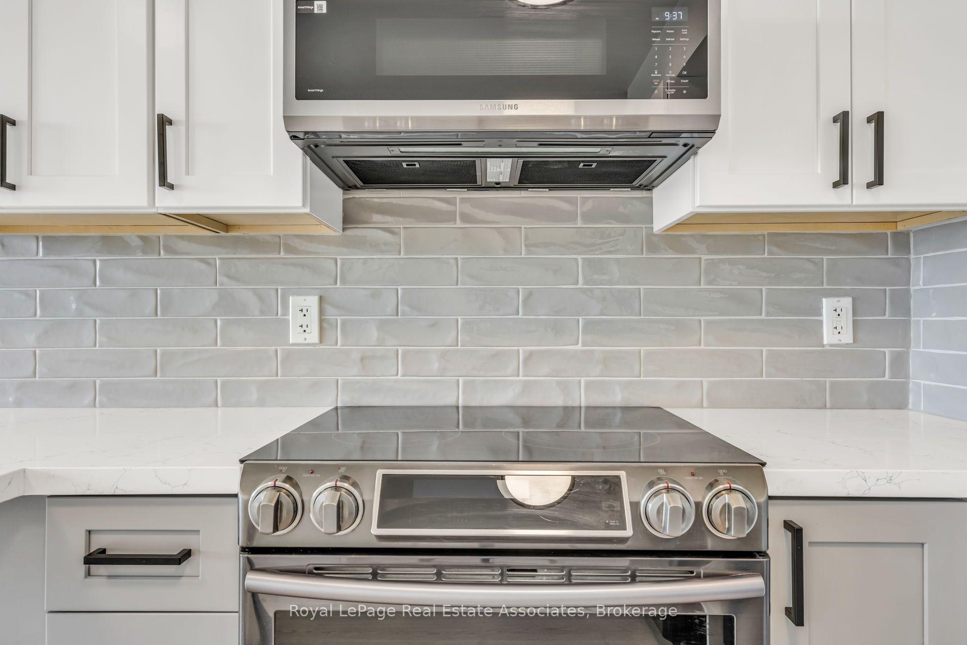4 Elsinore Path 706, Toronto Unit: 706