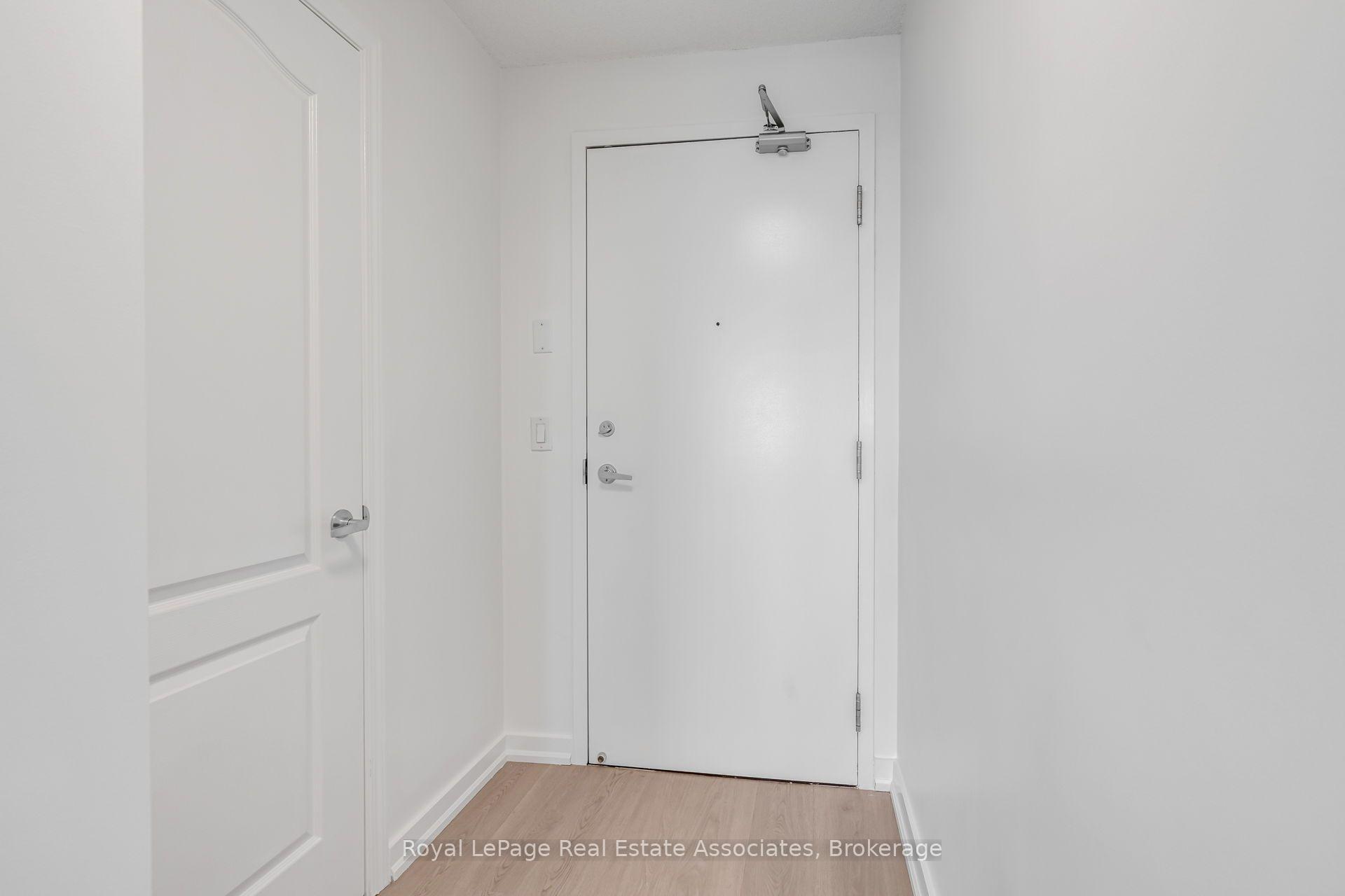 4 Elsinore Path 706, Toronto Unit: 706