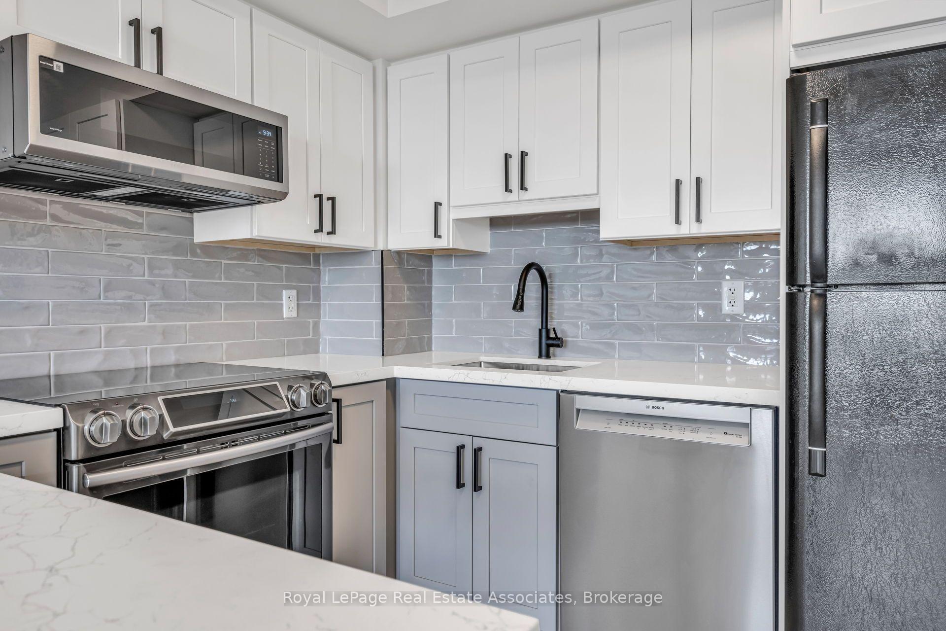 4 Elsinore Path 706, Toronto Unit: 706