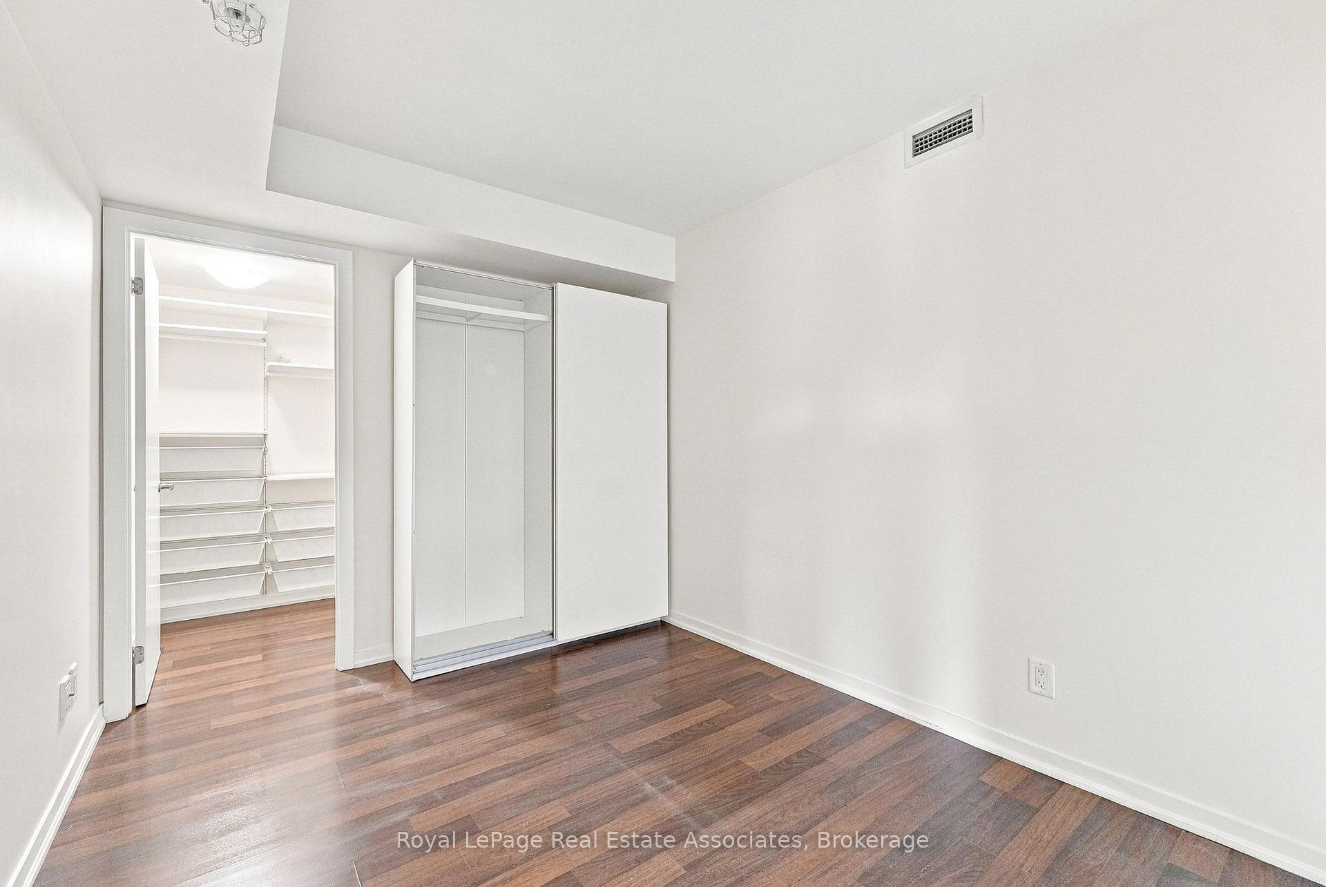 20 Joe Shuster Way 416, Toronto Unit: 416