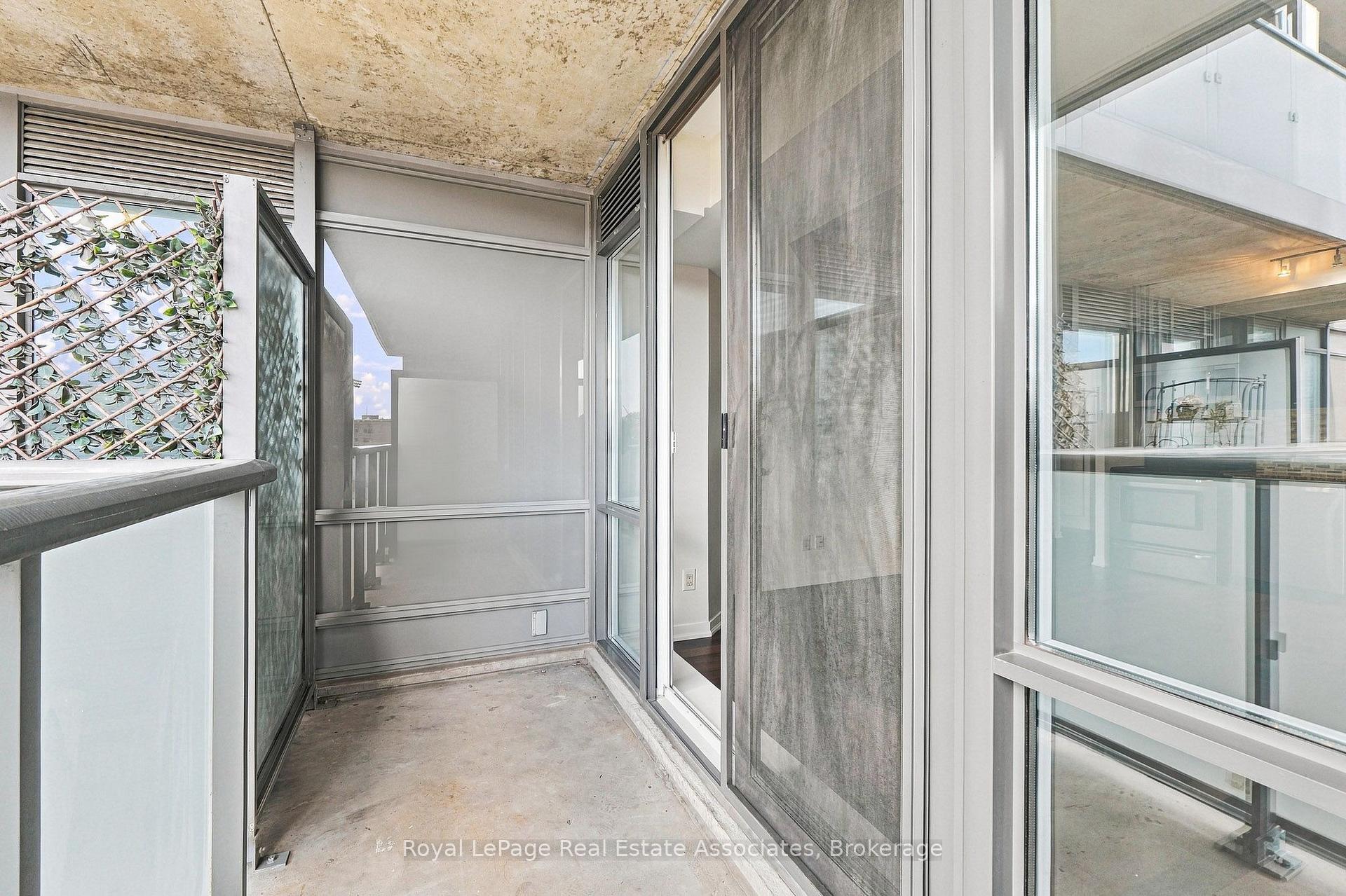 20 Joe Shuster Way 416, Toronto Unit: 416