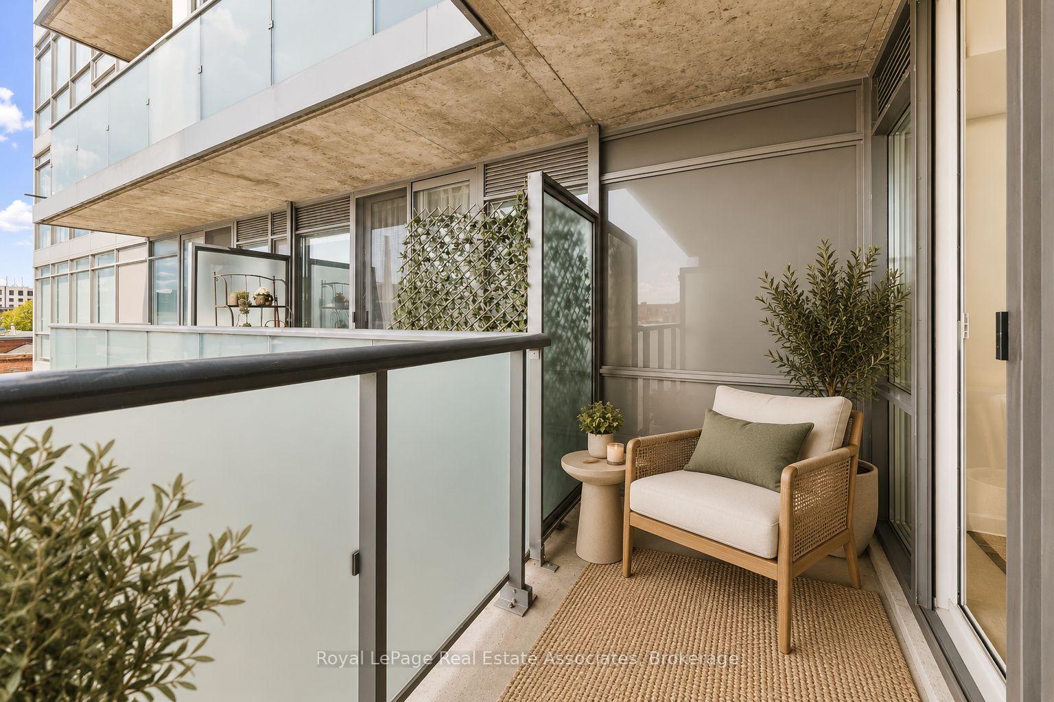 20 Joe Shuster Way 416, Toronto Unit: 416