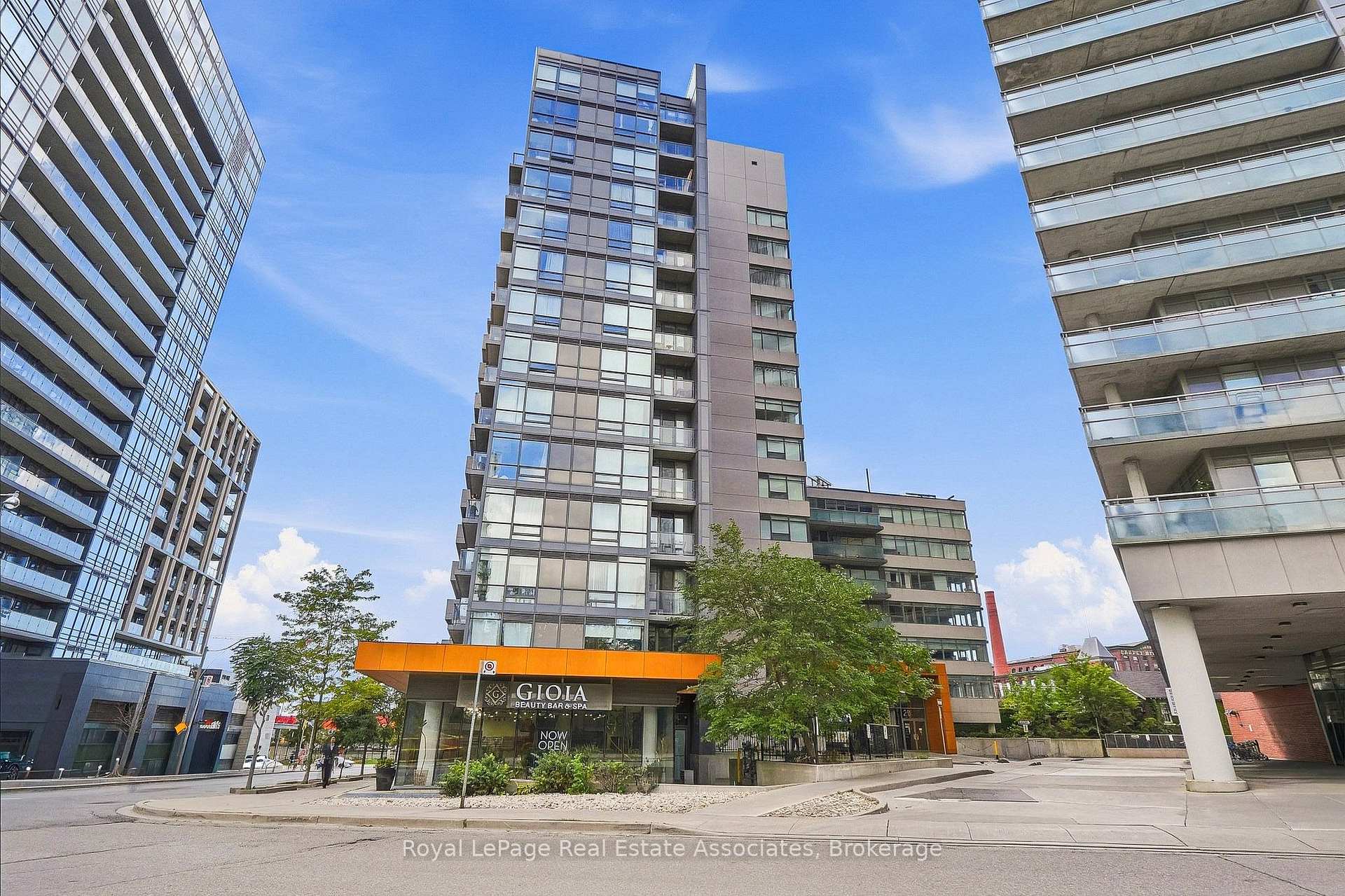 20 Joe Shuster Way 416, Toronto Unit: 416