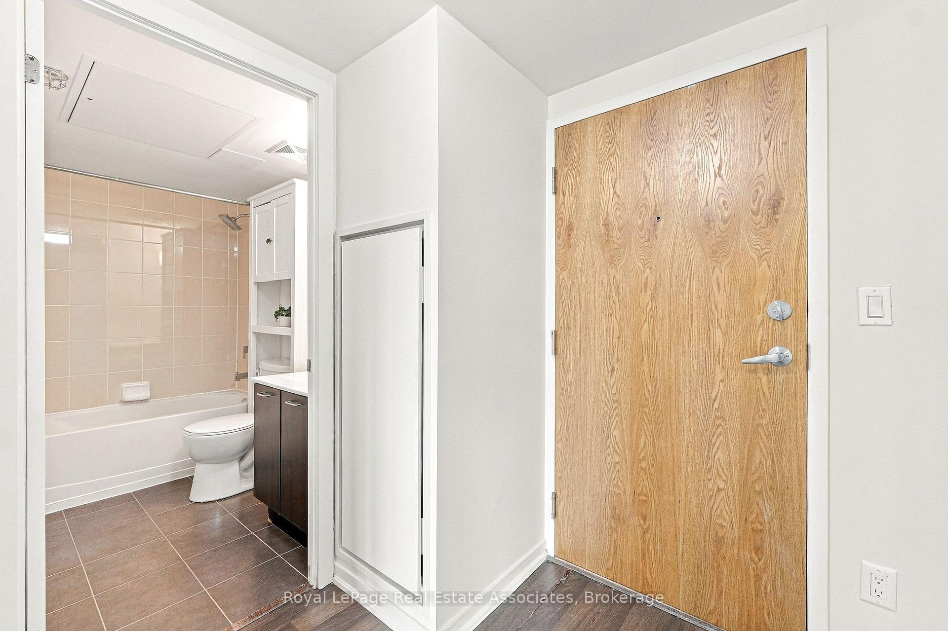 20 Joe Shuster Way 416, Toronto Unit: 416