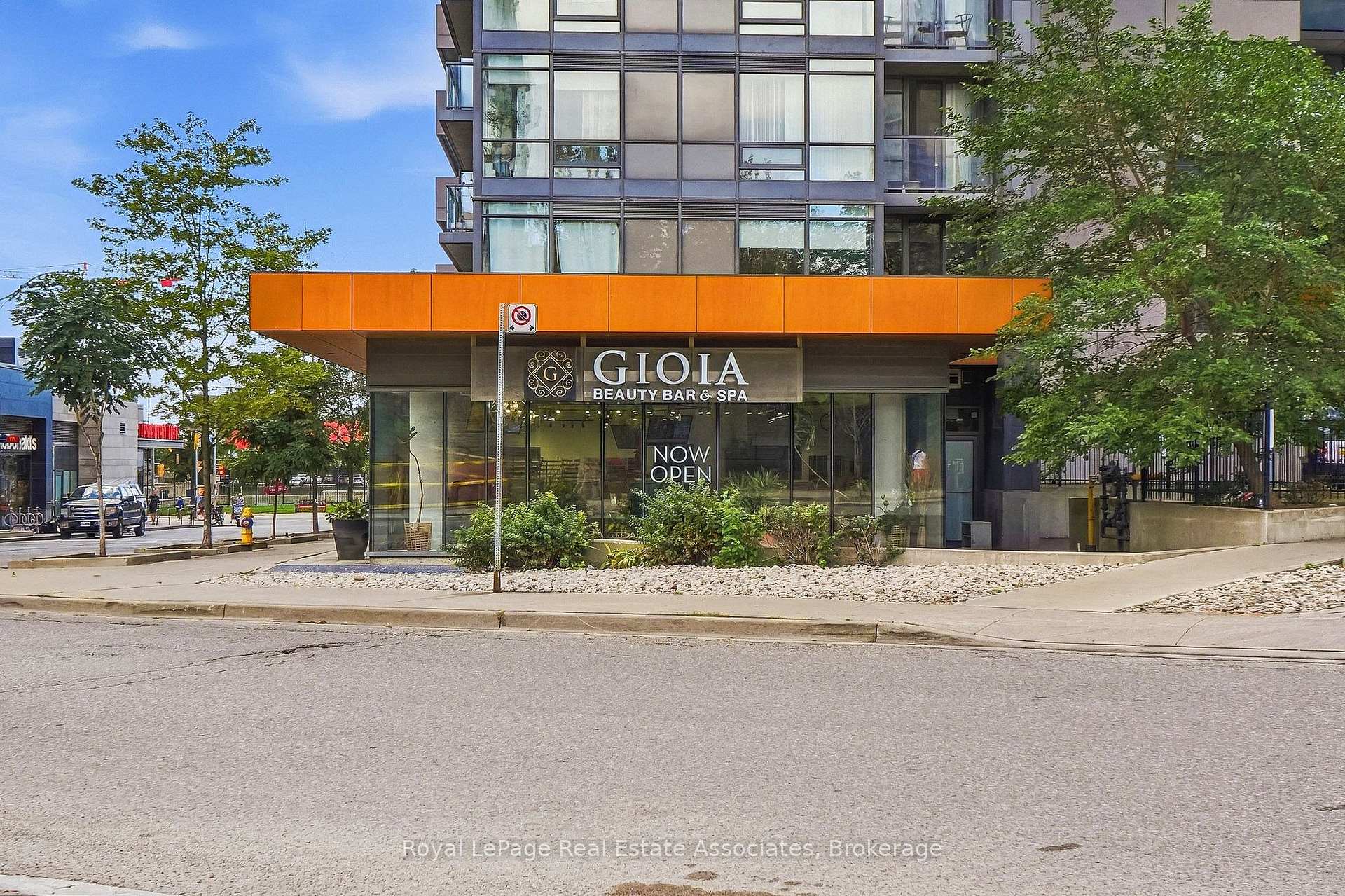 20 Joe Shuster Way 416, Toronto Unit: 416