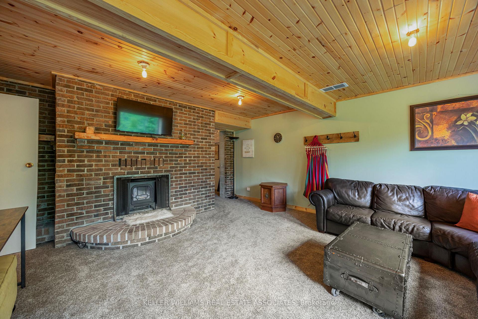 1979 County Rd 48 Road