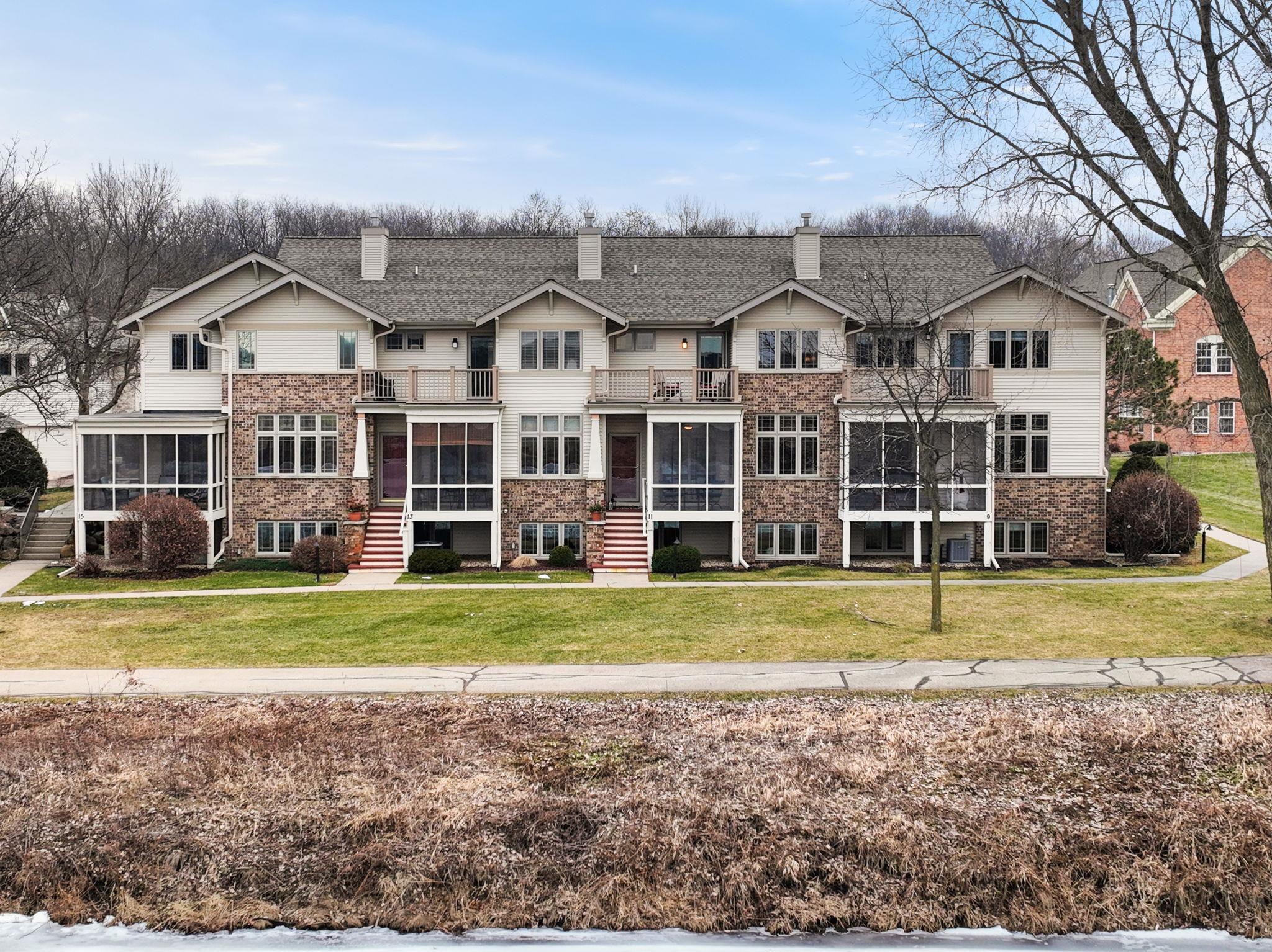 11 Wood Brook Way