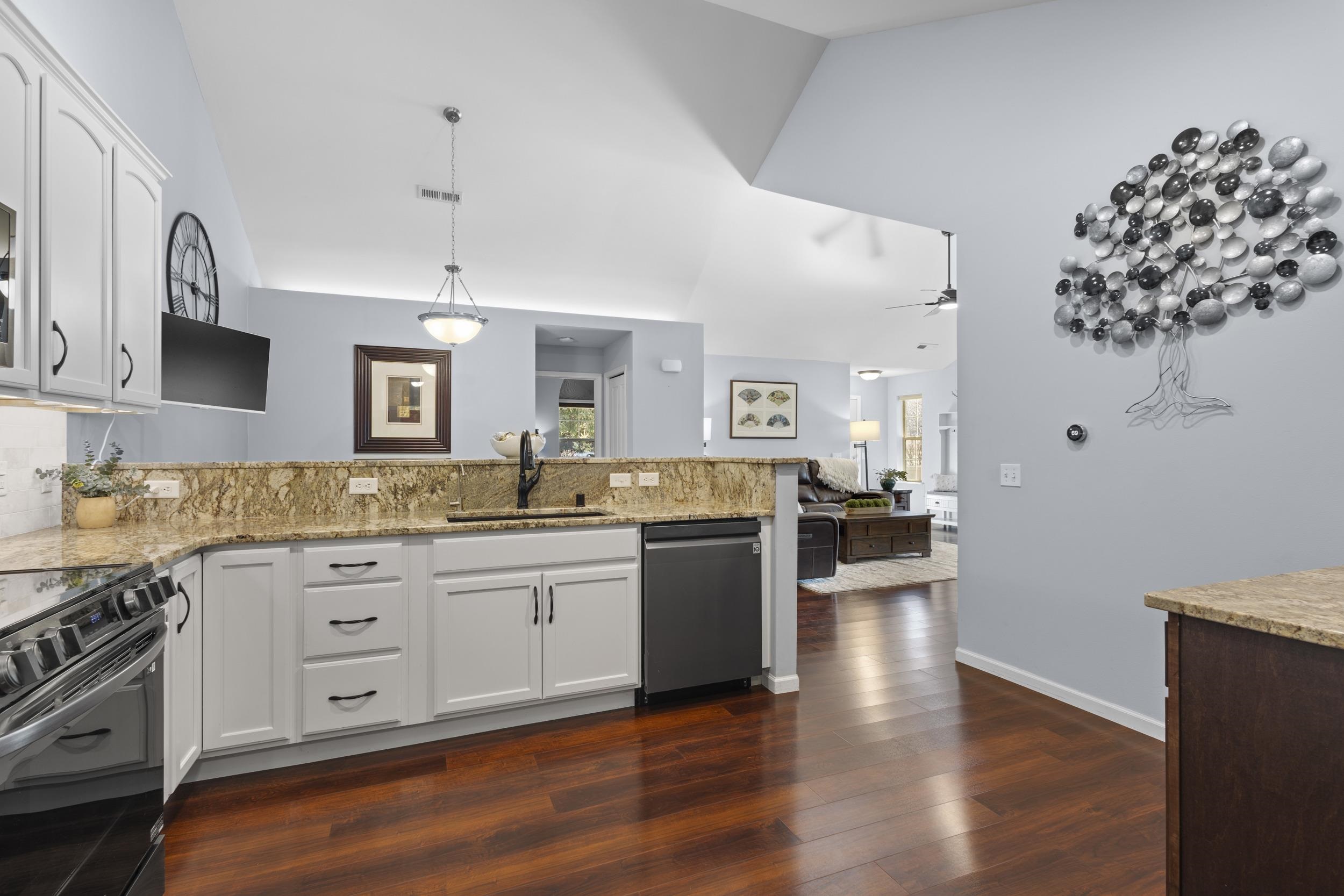 10 Pond View Way