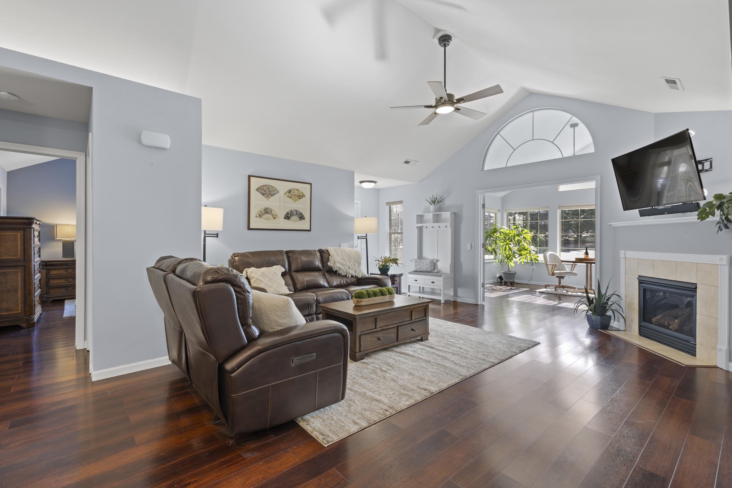 10 Pond View Way