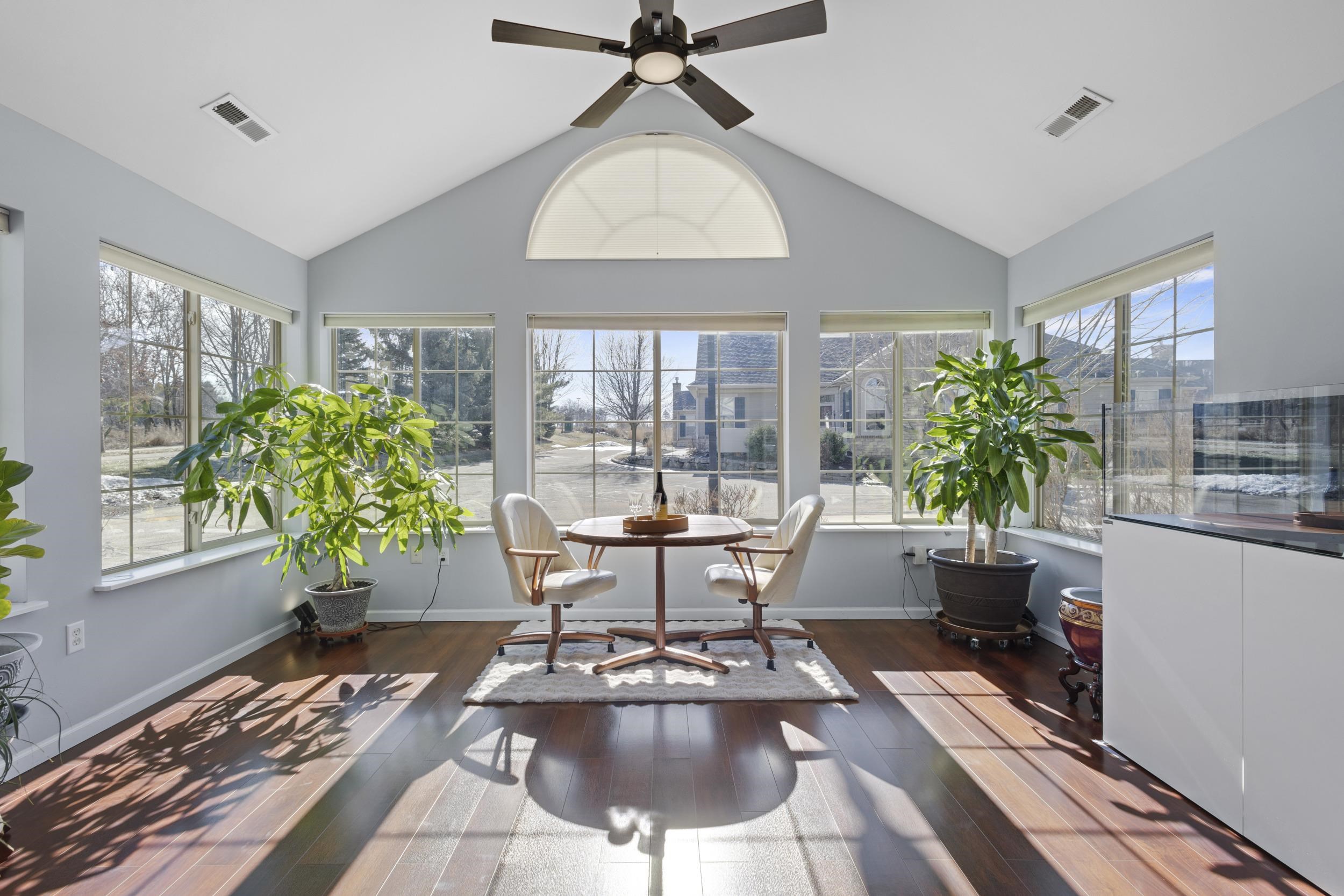 10 Pond View Way