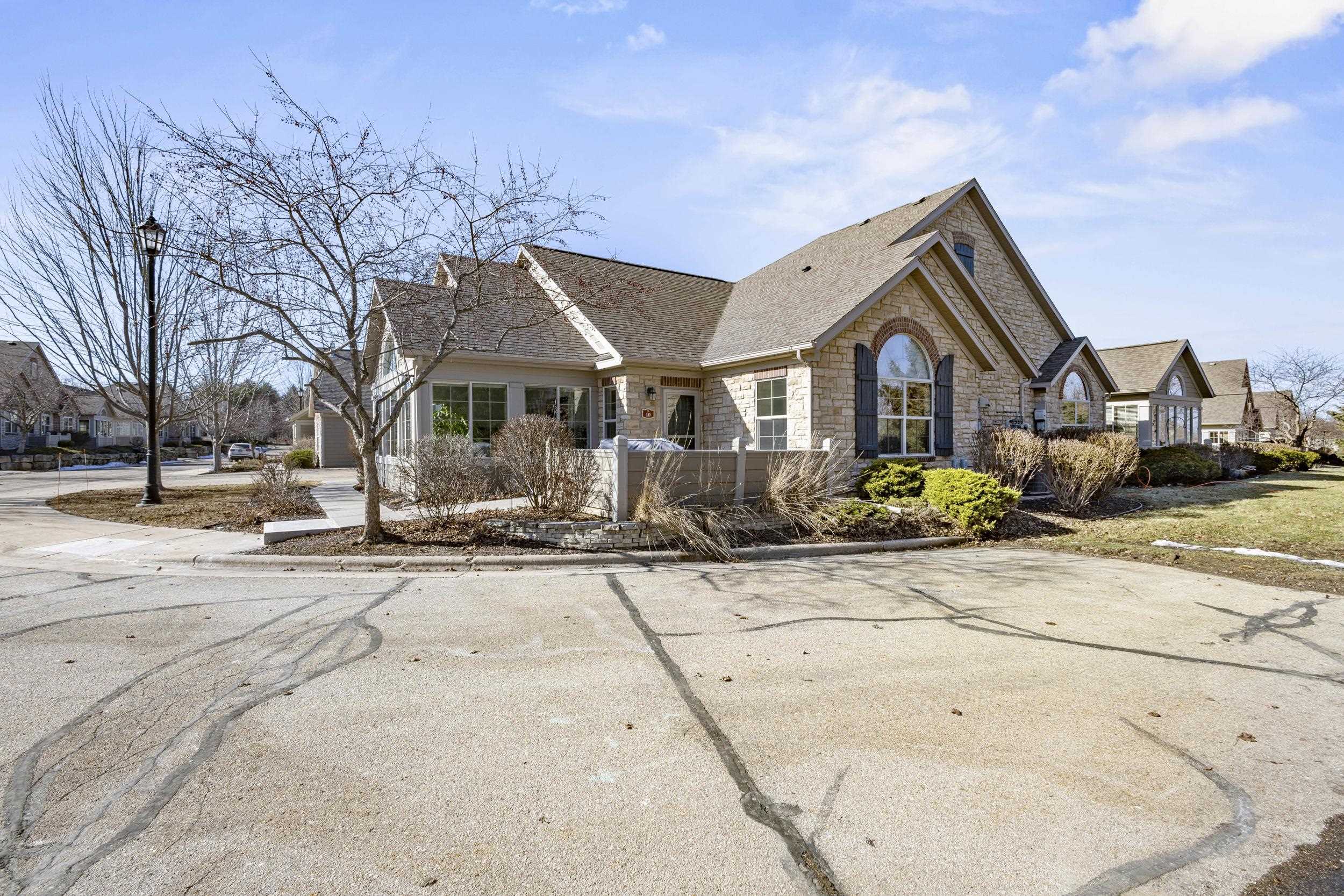 10 Pond View Way