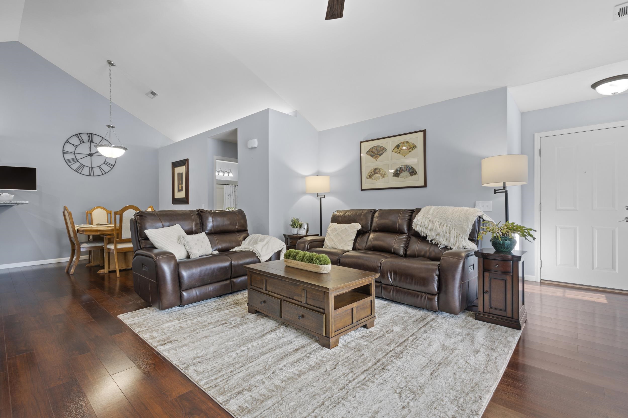 10 Pond View Way