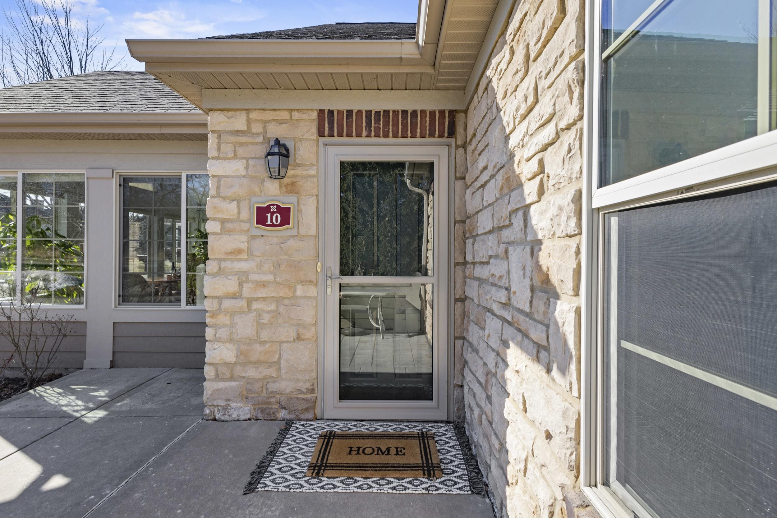 10 Pond View Way