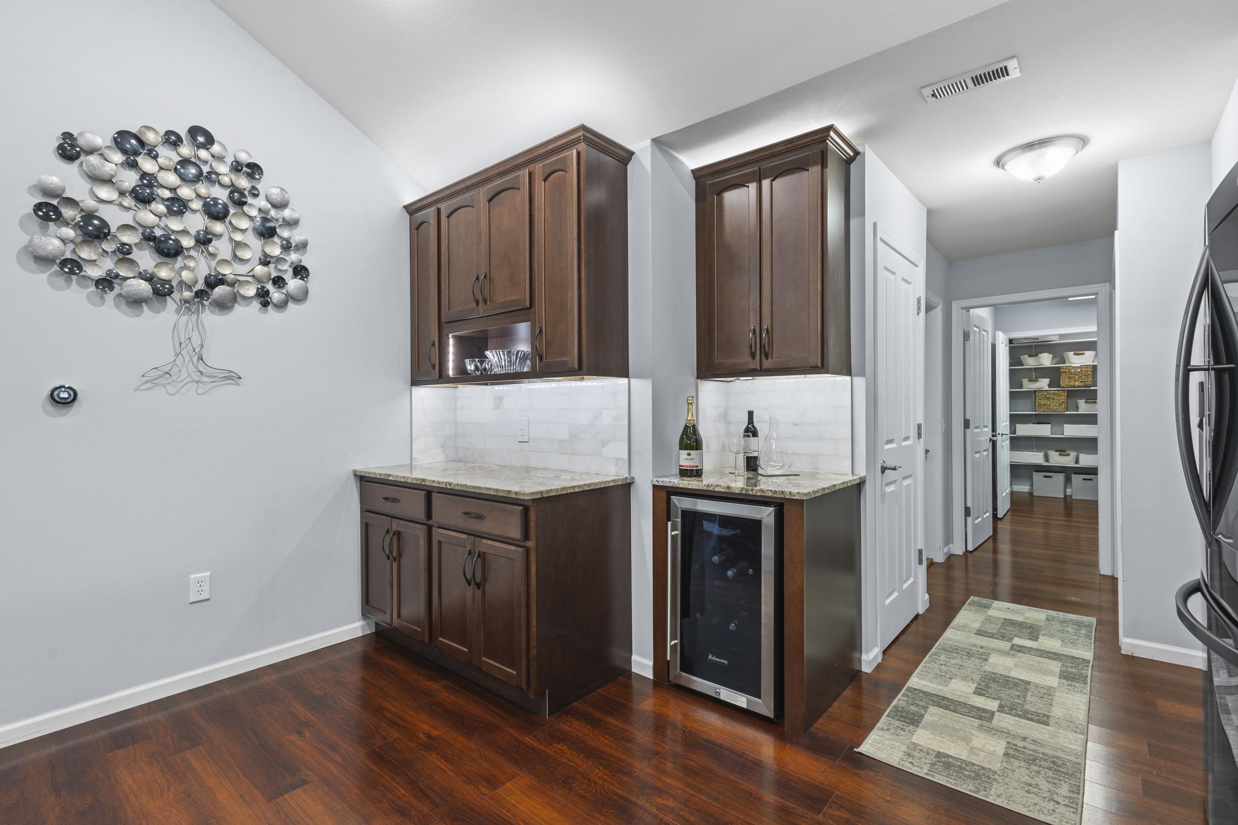 10 Pond View Way