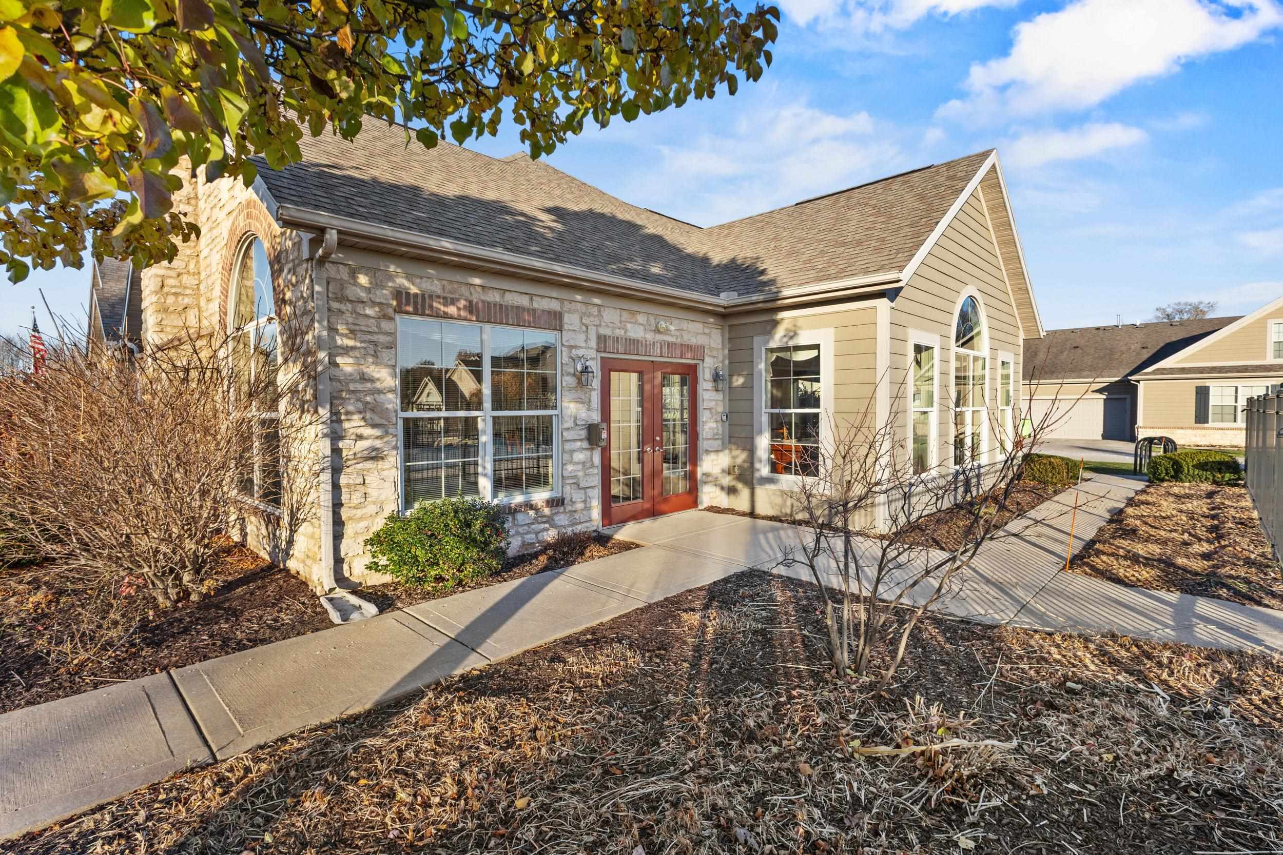 10 Pond View Way
