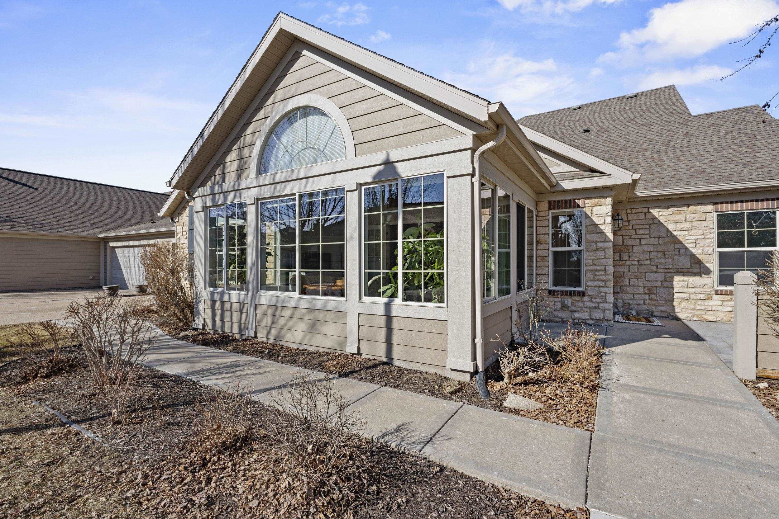 10 Pond View Way