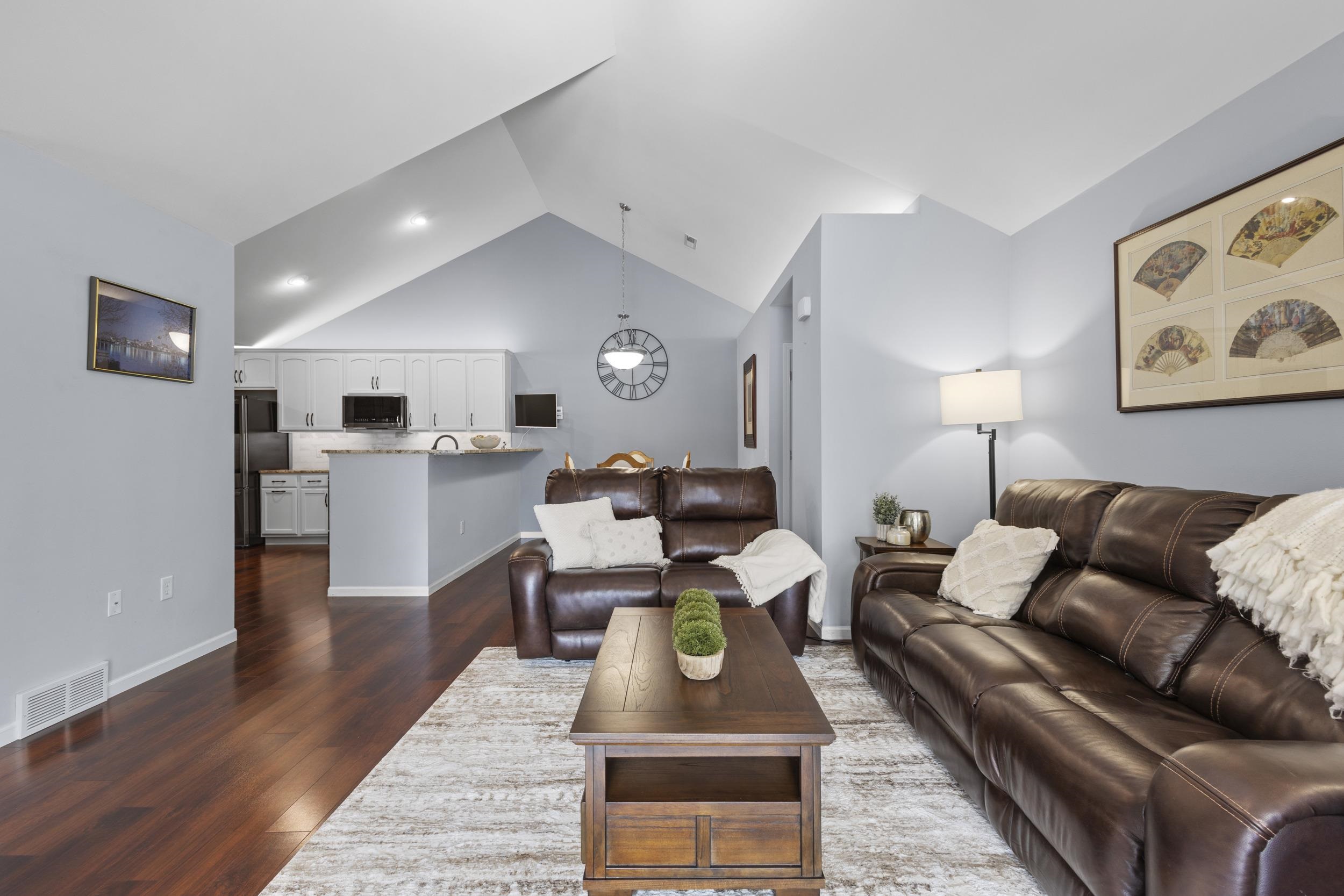 10 Pond View Way