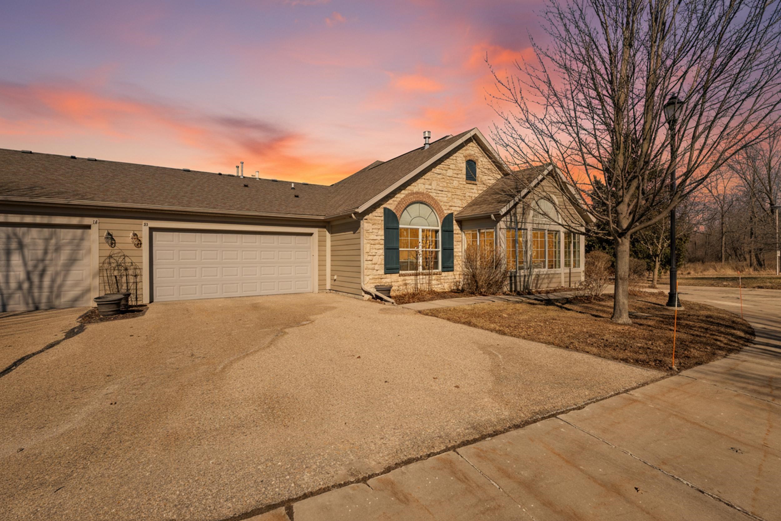 10 Pond View Way