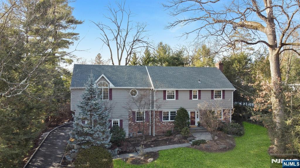 122 Crest Road