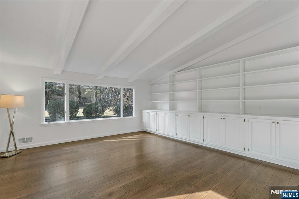 122 Crest Road