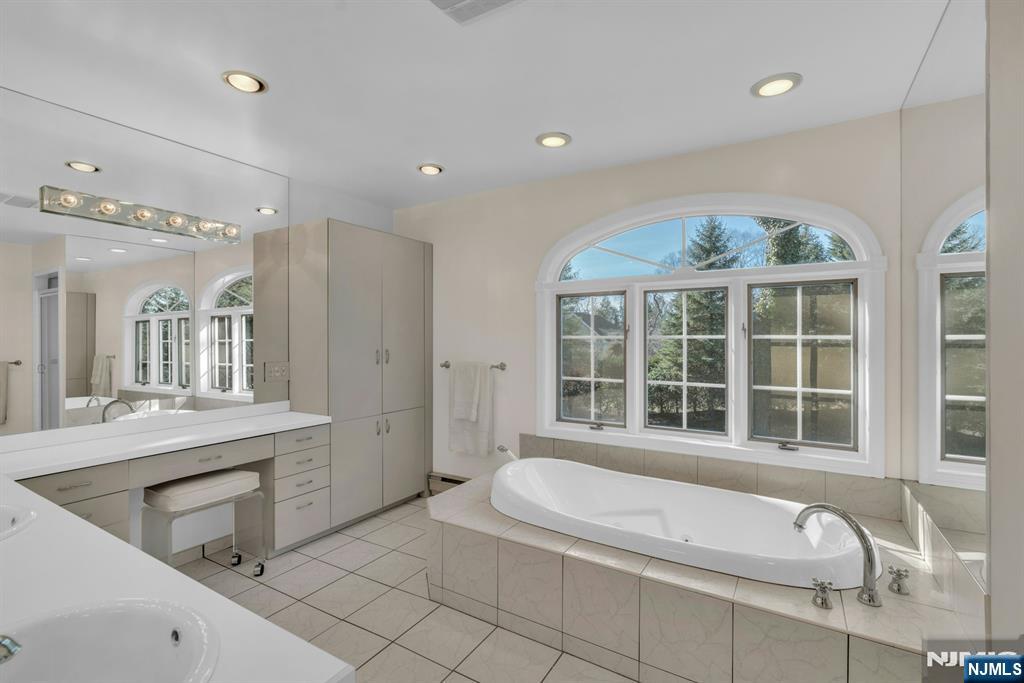 122 Crest Road