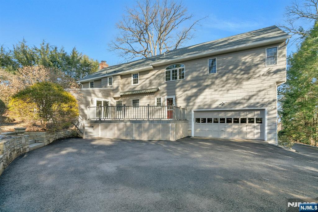 122 Crest Road