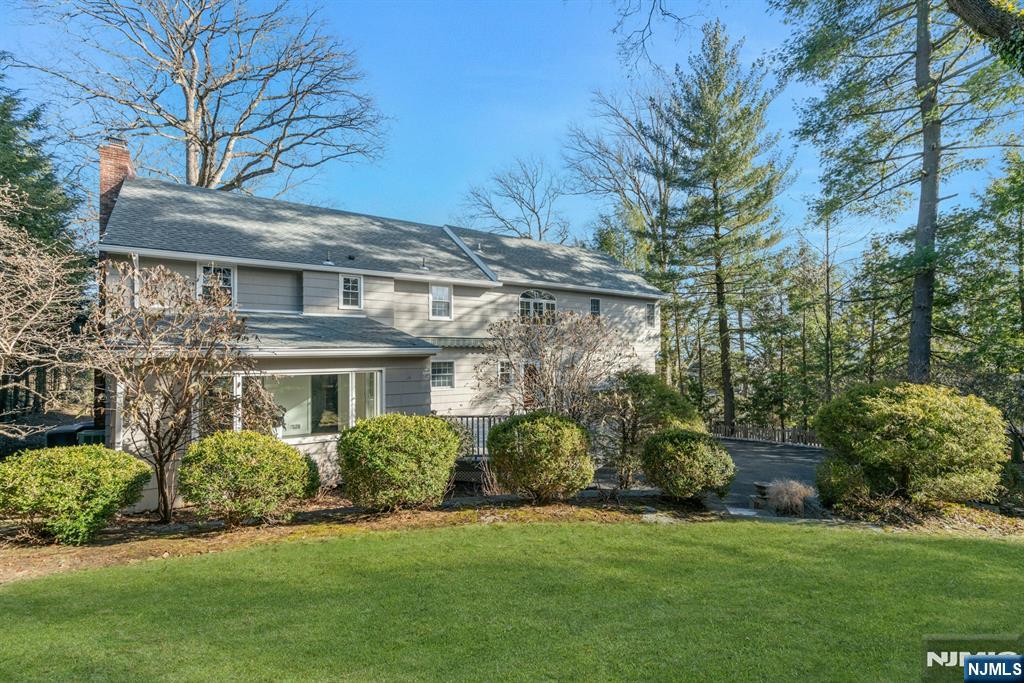 122 Crest Road