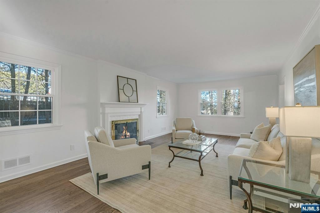 122 Crest Road
