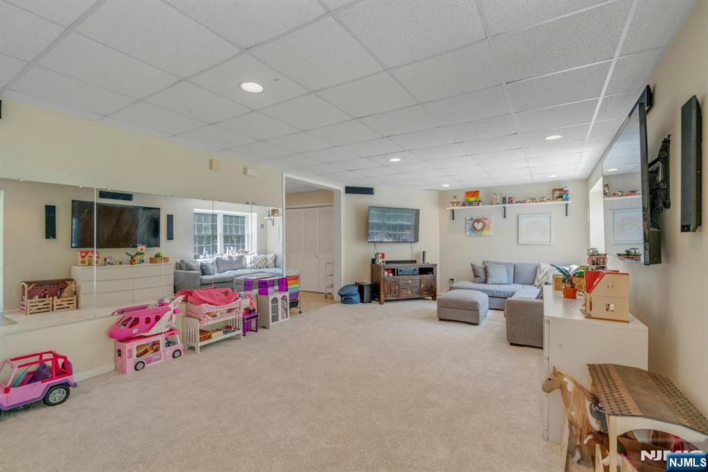 33 Walton Avenue