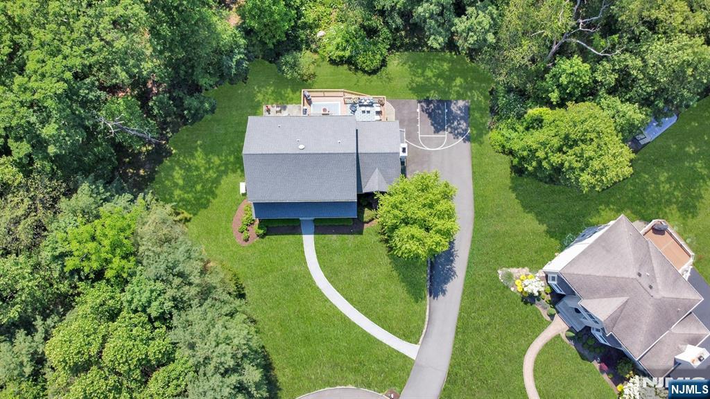 33 Walton Avenue